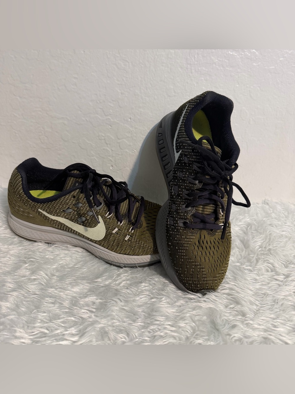 Nike Air Zoom Structure 19 Running Shoes, women U.S. SIZE 7.5 Green, Ships Fast